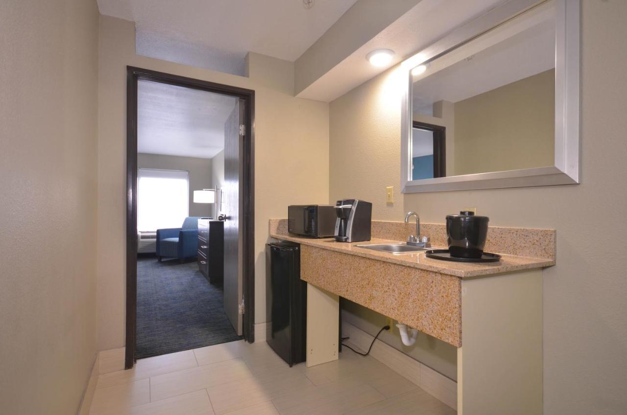 Holiday Inn Express & Suites Fayetteville University Of Arkansas Area By Ihg Экстерьер фото