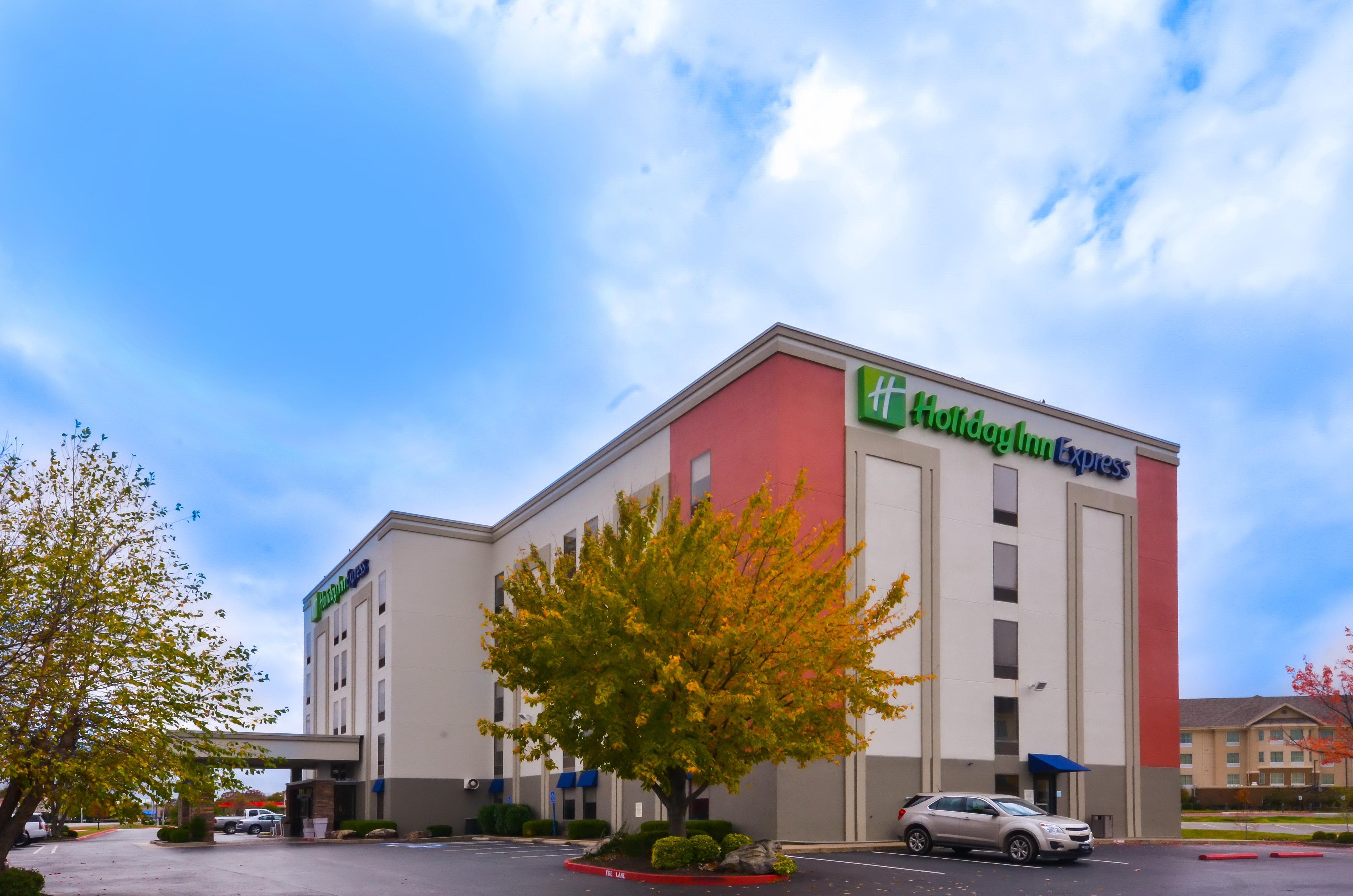 Holiday Inn Express & Suites Fayetteville University Of Arkansas Area By Ihg Экстерьер фото
