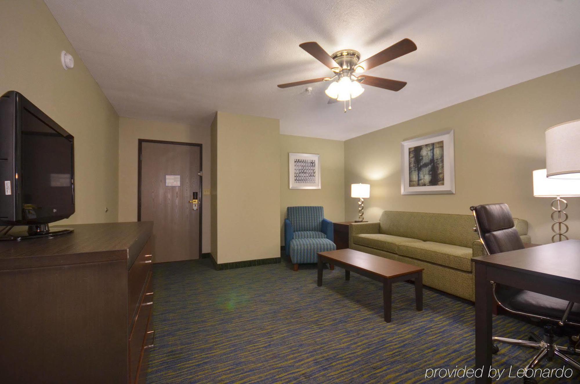 Holiday Inn Express & Suites Fayetteville University Of Arkansas Area By Ihg Экстерьер фото